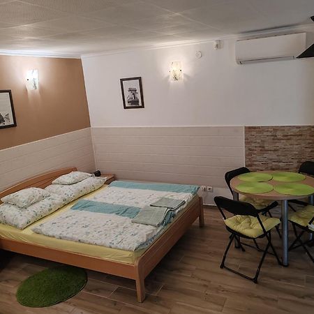 Apartment Patricia With Garden Будапеща Екстериор снимка