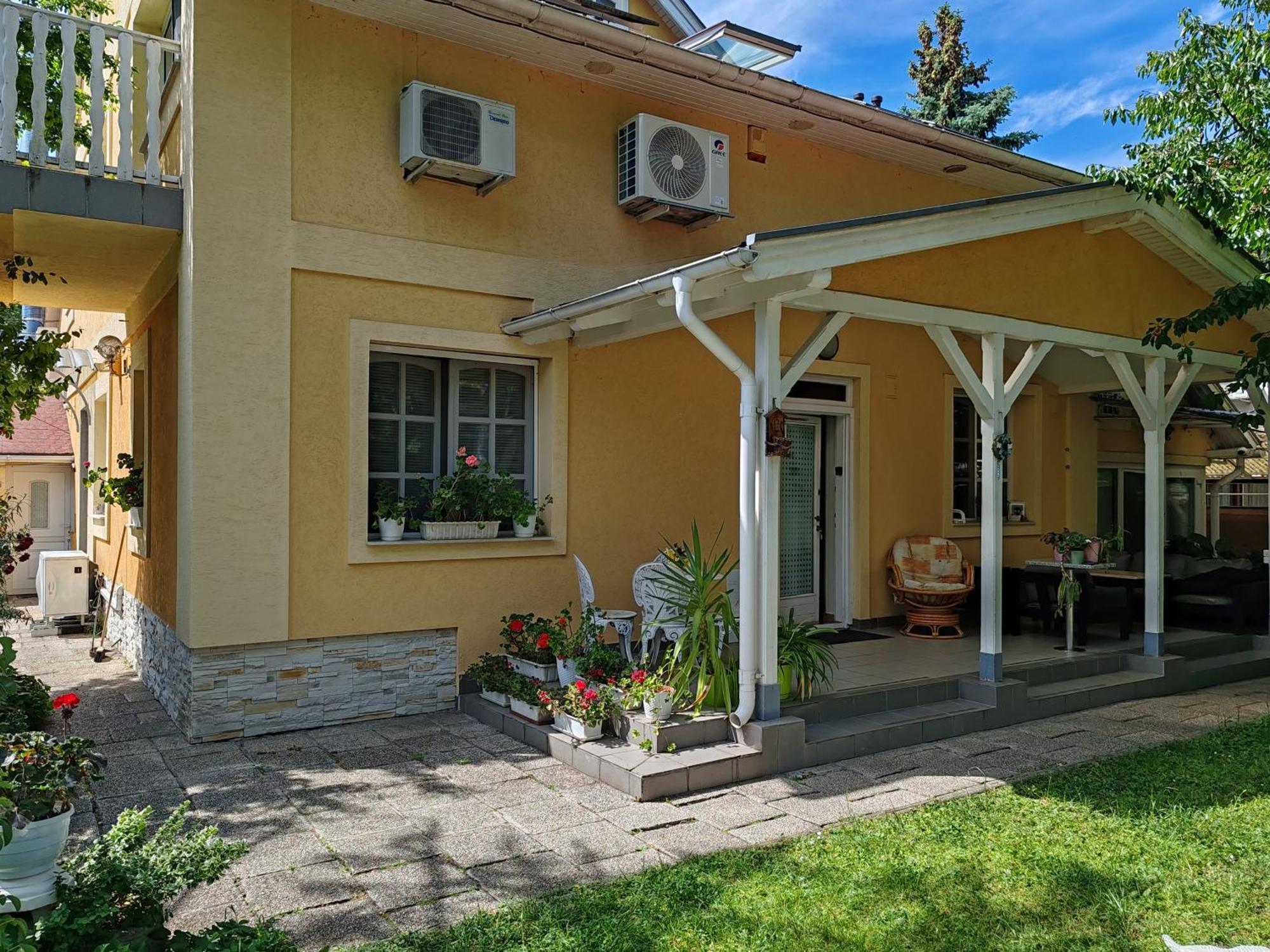 Apartment Patricia With Garden Будапеща Екстериор снимка