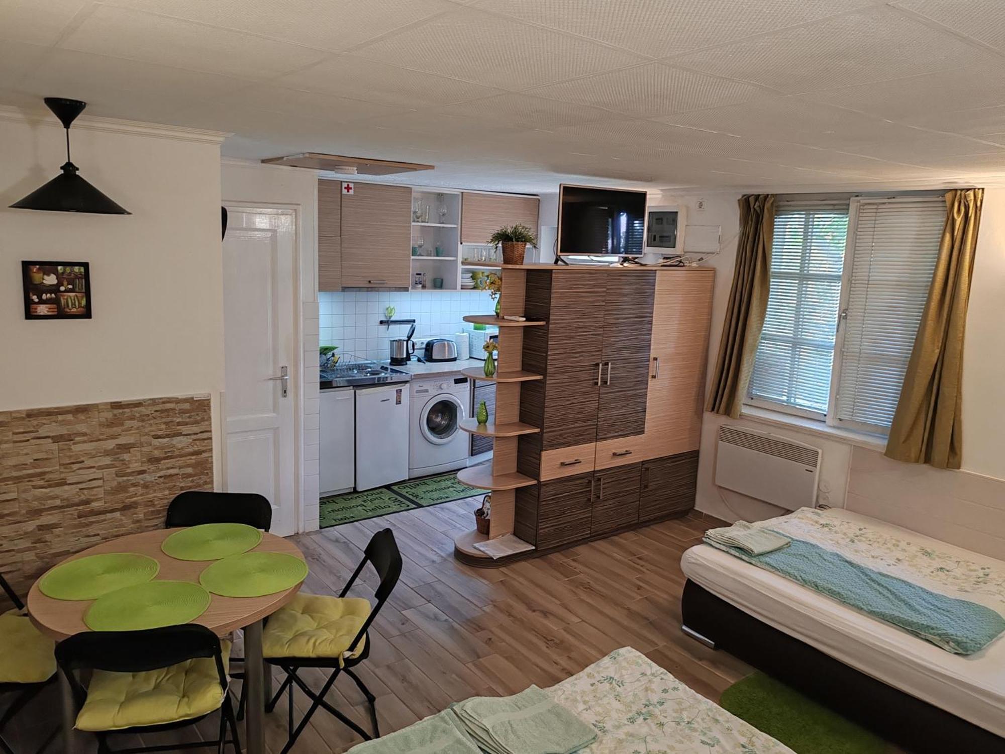 Apartment Patricia With Garden Будапеща Екстериор снимка
